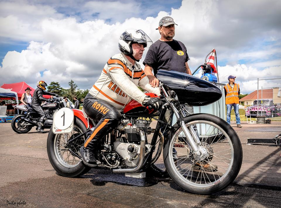 La Bill Carbu au départ du Mosquitos Drag Race 2016.