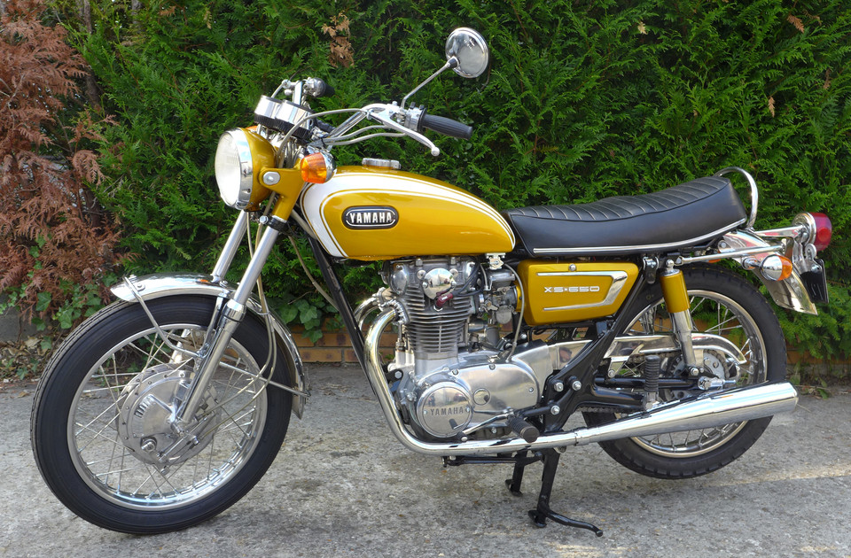Left side of the Yamaha 650 XS1B restored by Machines et Moteurs.