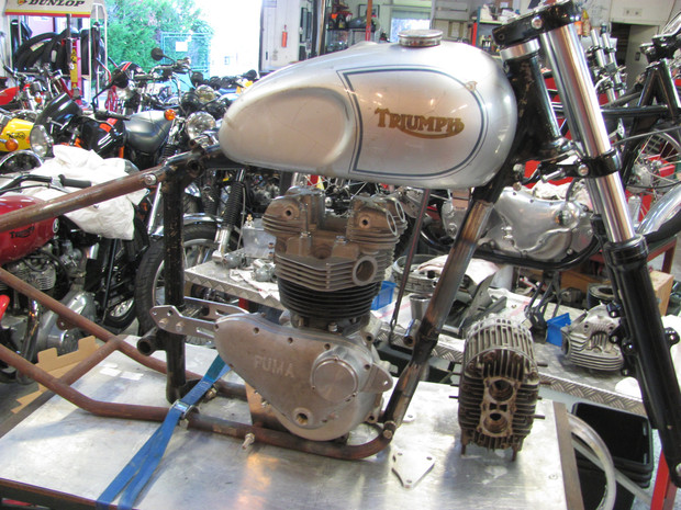 The right side of the special Pré-Unit Triumph on a lowbrow frame.