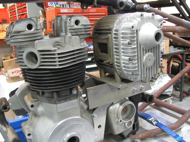 Blower on triumph pré-unit by Machines et Moteurs