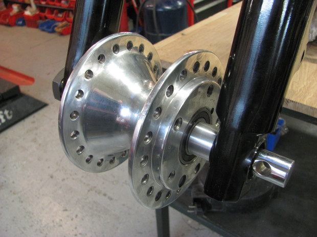 Sportster hub in front wheel on the Triumph speed record ''Le Bolide'' by Machines et Moteurs.