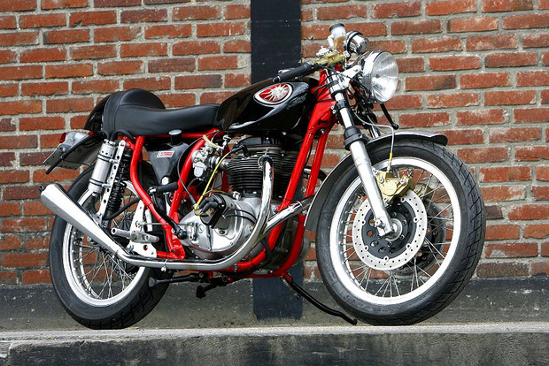 BSA A65 Racer by Machines et Moteurs in Paris/
