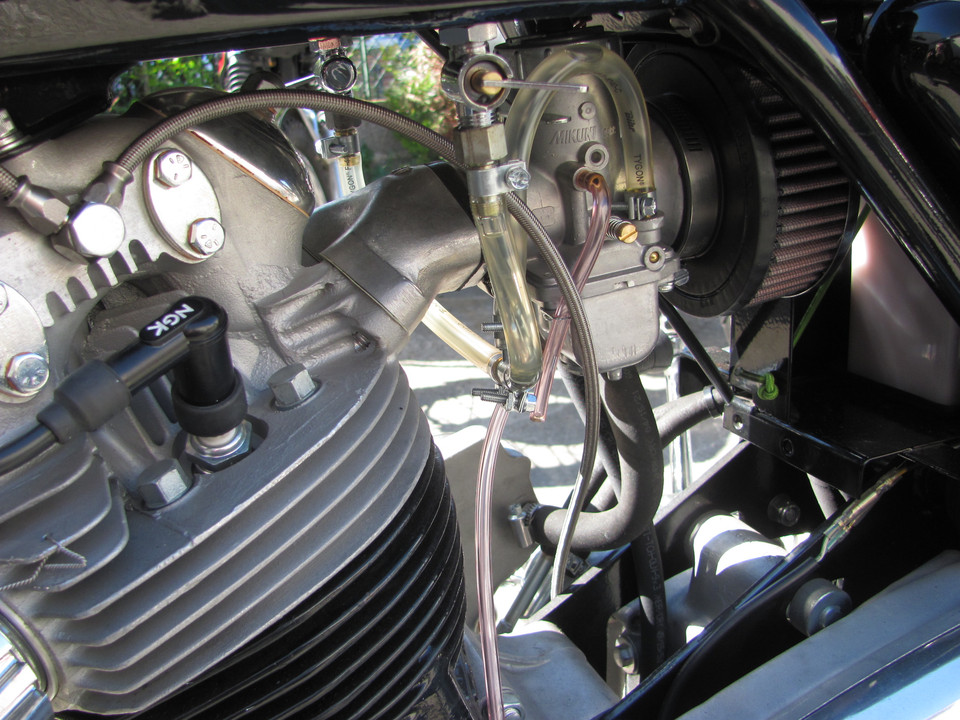 The Mikuni carburetor of the Norton 850 Special restored by Machines et Moteurs in France.