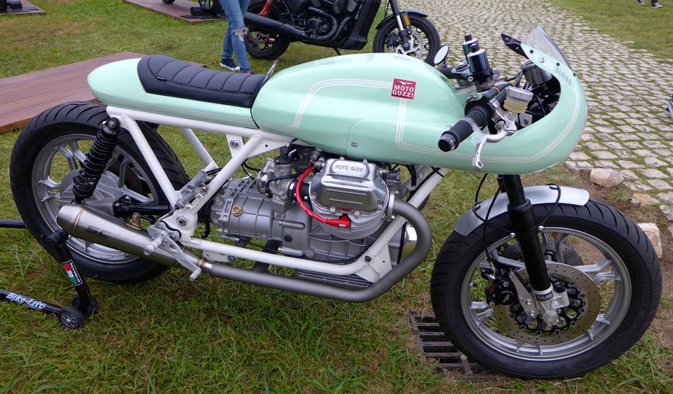 Café Racer Moto Guzzi présenté aux derniers Wheels and Waves 2017.