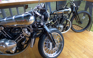 Les Brough Superior anciennes et nouvelles présentées par Machines et Moteurs.